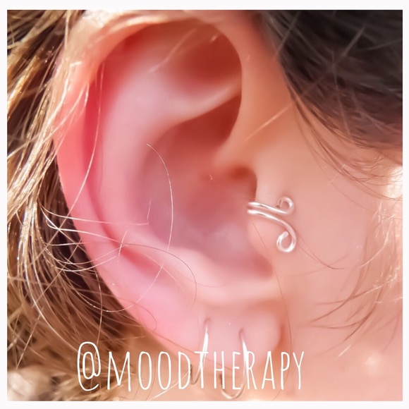 Moodtherapy Jewelry - Clip on Tragus fake cartilage earring